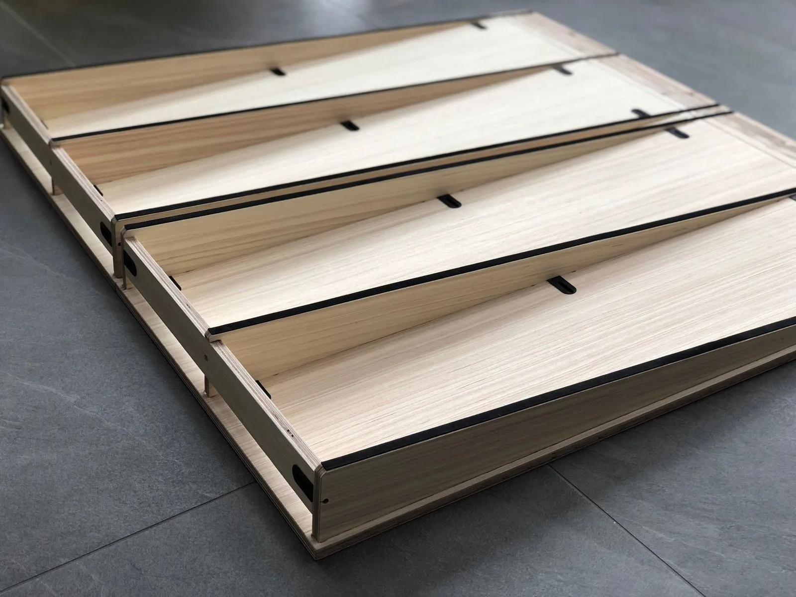 Rollstuhlrampe aus Holz als Stufenrampe vor Haustür - Stufe - Balkon - Terrasse - Gartenhaus - barrierefrei bis 20 cm