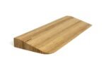 Schwellenrampe aus Baubuche, mit Holzöl (farblos), linke vordere Ecke abgerundet, mit Podest